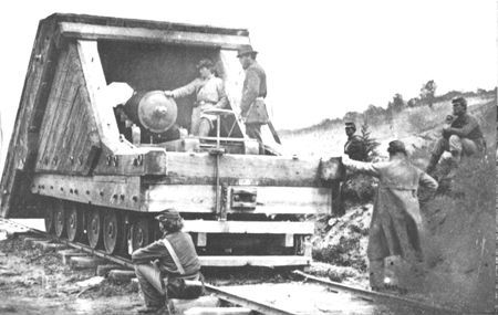 Curious Federal soldiers inspect a Confederate armored gun, the earliest rail
artillery on record. This "land ram", designed by Lt. John M. Brooke of the Confederate
Navy, was first used at Savage Station, Virginia, in 1862.
