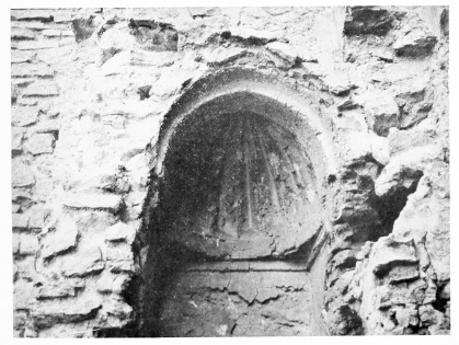 Fig. 89.—UKHEIḌIR, FLUTED NICHE, SOUTH-EAST CORNER OF
COURT D.